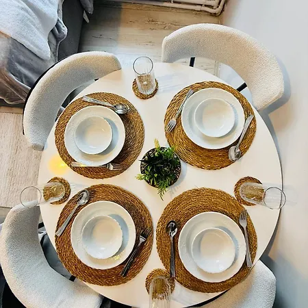 Cozy Yellow 이스탄불